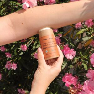 Après-soleil solide à l’huile d’Amande douce – Abricot &Fruit de la passion