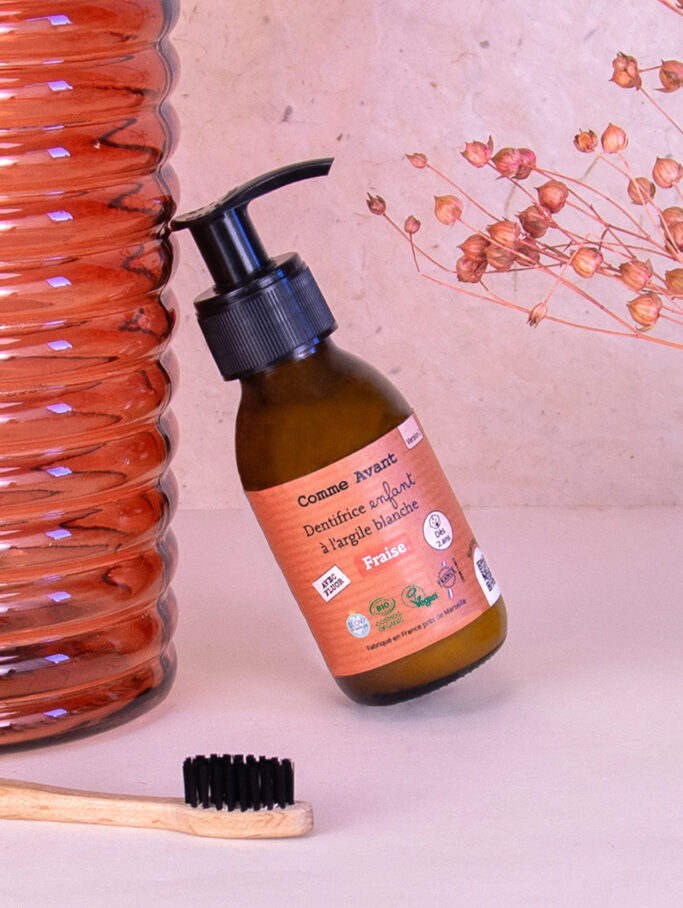 Dentifrice enfant en pâte à la fraise