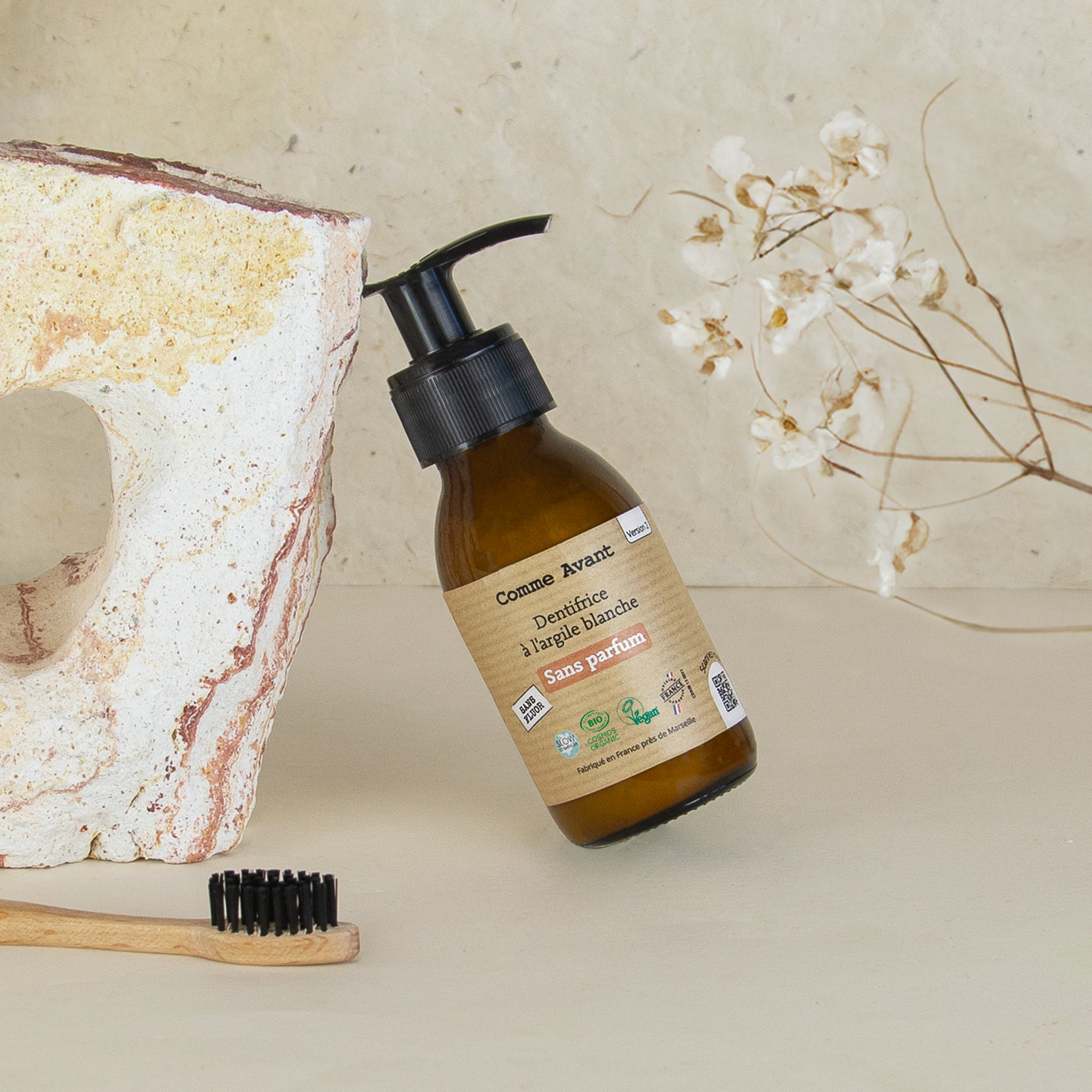 Dentifrice en pâte à l'argile blanche